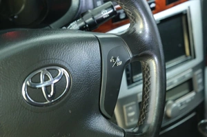 Седан Toyota Avensis 2004 года, 749000 рублей, Омск