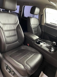 Внедорожник Volkswagen Touareg 2013 года, 1987000 рублей, Солонцы