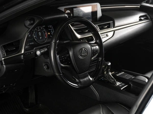 Седан Lexus ES 2019 года, 3649000 рублей, Тюмень