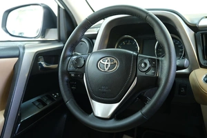 Внедорожник Toyota RAV4 2016 года, 2599000 рублей, Омск