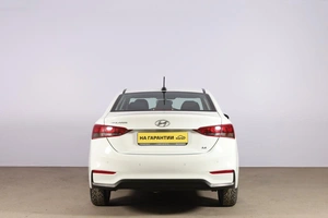 Седан Hyundai Solaris 2019 года, 1699000 рублей, Новосибирск