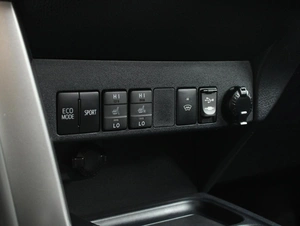 Внедорожник Toyota RAV4 2016 года, 2190000 рублей, Омск