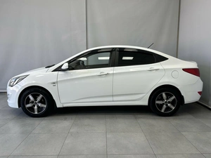 Седан Hyundai Solaris 2015 года, 945000 рублей, Красноярск