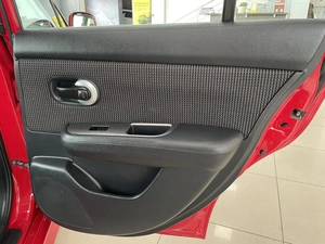 Хетчбэк Nissan Tiida 2012 года, 697000 рублей, Солонцы