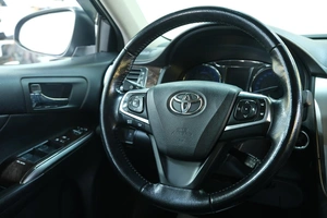 Седан Toyota Camry 2016 года, 2339000 рублей, Омск