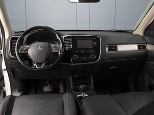 Внедорожник Mitsubishi Outlander 2015 года, 1800000 рублей, Омск