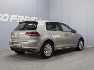 Хетчбэк Volkswagen Golf 2014 года, 1330000 рублей, Омск
