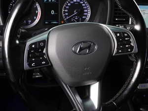 Седан Hyundai Sonata 2019 года, 2289000 рублей, Красный Пахарь