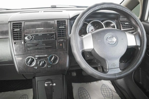 Седан Nissan Tiida Latio 2004 года, 499000 рублей, Кемерово