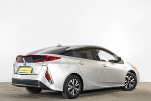 Лифтбек Toyota Prius 2017 года, 2489000 рублей, Тюмень