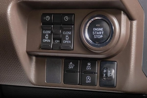 Минивэн Toyota Roomy 2021 года, 1199000 рублей, Томск