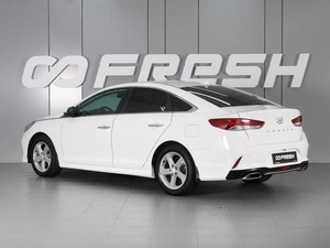 Седан Hyundai Sonata 2019 года, 2289000 рублей, Красный Пахарь