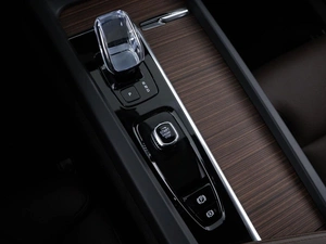 Внедорожник Volvo XC60 2024 года, 5498999 рублей, Москва