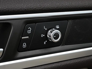 Внедорожник Volkswagen Touareg 2012 года, 2179000 рублей, Волгоград