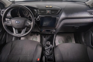 Седан Kia Rio 2011 года, 859000 рублей, Томск