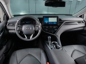 Седан Toyota Camry 2023 года, 3729000 рублей, Тюмень