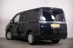 Минивэн Toyota Voxy 2015 года, 1699000 рублей, Томск