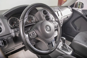 Внедорожник Volkswagen Tiguan 2014 года, 1699000 рублей, Томск