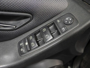 Хетчбэк Mercedes-benz A-класс 2012 года, 920000 рублей, Омск