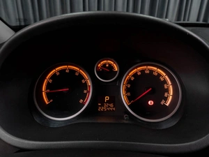 Хетчбэк Opel Corsa 2013 года, 499000 рублей, Тюмень