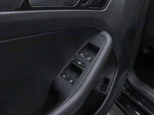 Седан Volkswagen Jetta 2015 года, 990000 рублей, Красноярск