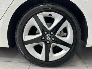 Лифтбек Toyota Prius 2019 года, 2150000 рублей, Красноярск