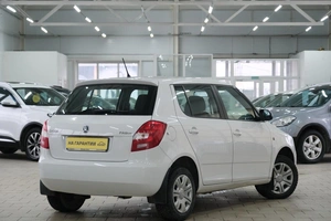 Хетчбэк Skoda Fabia 2013 года, 819000 рублей, Омск