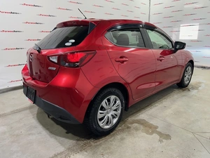 Хетчбэк Mazda Demio 2015 года, 1050000 рублей, Красноярск