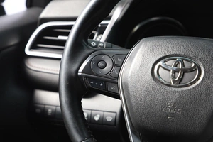 Седан Toyota Camry 2019 года, 2599000 рублей, Новосибирск