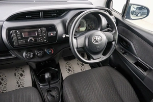 Хетчбэк Toyota Vitz 2017 года, 829000 рублей, Красноярск