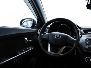 Седан Kia Rio 2012 года, 950000 рублей, Красноярск