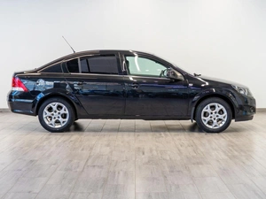 Седан Opel Astra 2013 года, 799000 рублей, Саратов