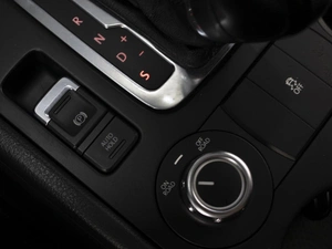 Внедорожник Volkswagen Touareg 2012 года, 1800000 рублей, Омск