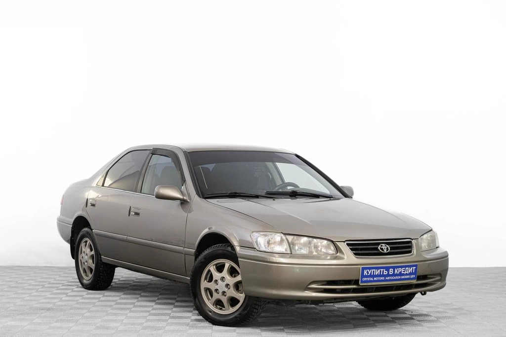 Седан Toyota Camry 2000 года, 649000 рублей, Барнаул