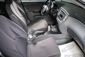 Седан Kia Rio 2010 года, 599000 рублей, Сургут