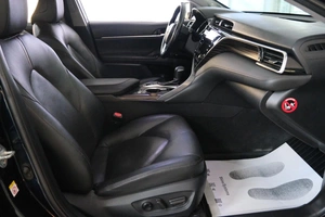 Седан Toyota Camry 2018 года, 2839000 рублей, Омск