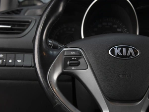 Седан Kia Rio 2015 года, 1180000 рублей, Омск