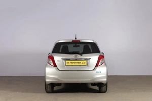 Хетчбэк Toyota Vitz 2012 года, 849000 рублей, Новосибирск