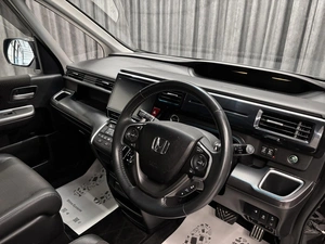 Минивэн Honda Stepwgn 2017 года, 2099000 рублей, Красноярск