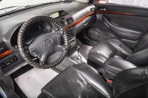 Седан Toyota Avensis 2004 года, 839000 рублей, Томск