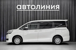 Минивэн Toyota Voxy 2014 года, 1590000 рублей, Красноярск