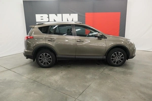 Внедорожник Toyota RAV4 2018 года, 2790000 рублей, Курск