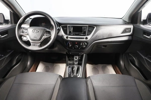 Седан Hyundai Solaris 2017 года, 979000 рублей, Новосибирск