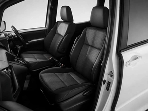 Минивэн Toyota Noah 2017 года, 2370000 рублей, Тюмень