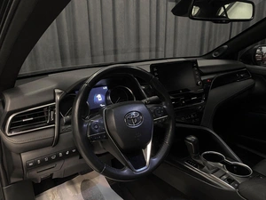 Седан Toyota Camry 2021 года, 3200000 рублей, Красноярск