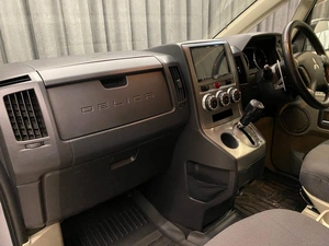 Минивэн Mitsubishi Delica D5 2013 года, 1370000 рублей, Красноярск