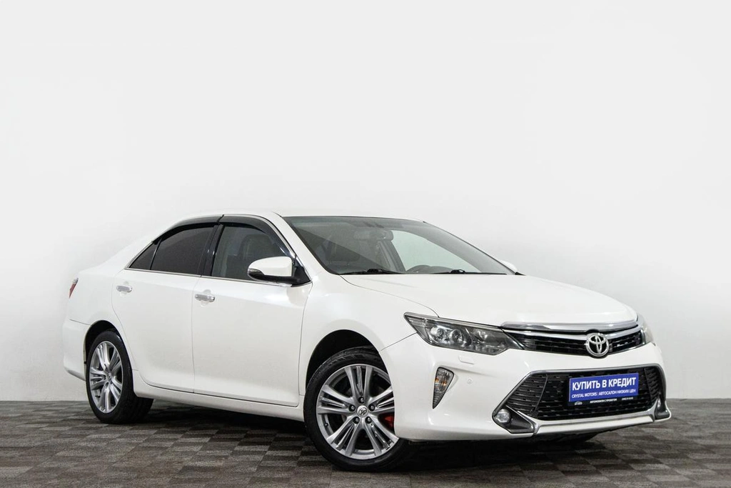 Седан Toyota Camry 2017 года, 2199000 рублей, Сургут
