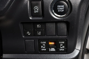 Минивэн Toyota Noah 2017 года, 2839000 рублей, Новосибирск