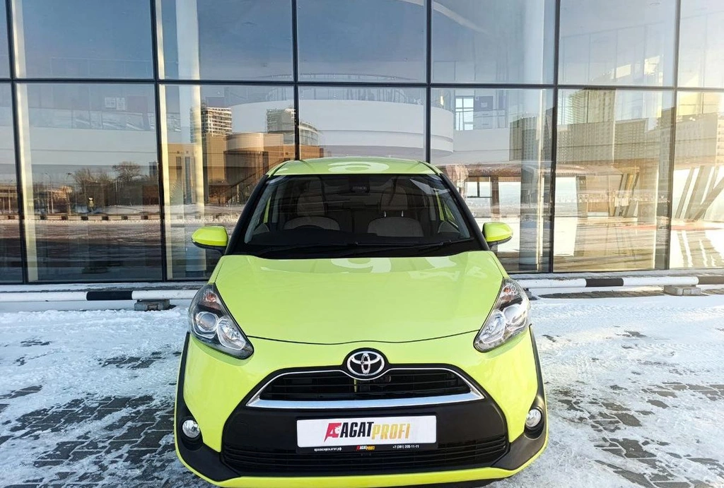 Минивэн Toyota Sienta 2017 года, 1200000 рублей, Красноярск