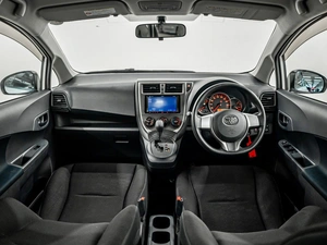 Хетчбэк Toyota Ractis 2011 года, 1080000 рублей, Красноярск